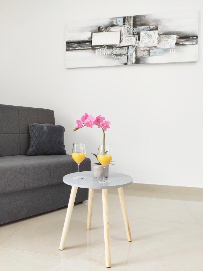 White Studio Apartman Пула Экстерьер фото